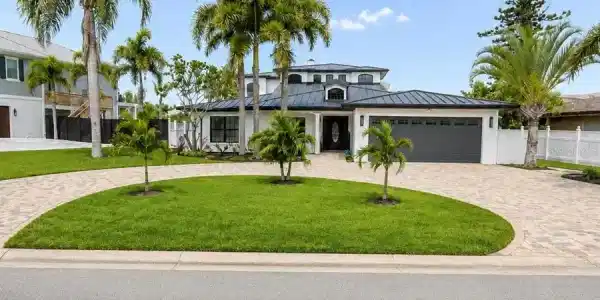 452 BATH CLUB BOULEVARD N