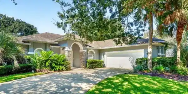 4 LAKEVIEW LANE