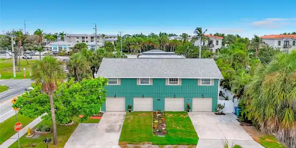 202 PEACOCK LANE