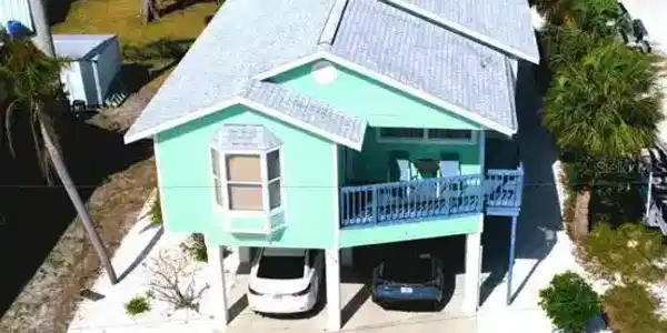 204 BAY DRIVE N