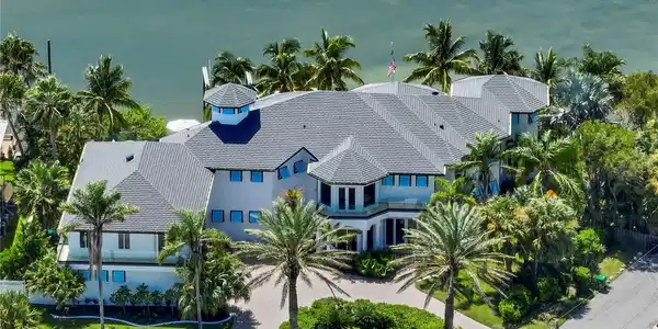 2 RIVER FALLS DR