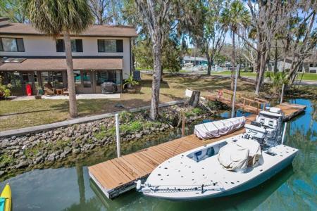1637 SE PARADISE CIRCLE W