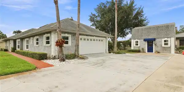1520 SE PINWHEEL DRIVE