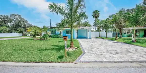 2425 BAYWOOD DRIVE E