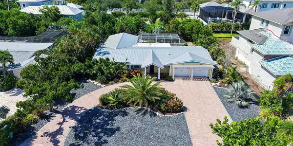 602 BUTTONWOOD DRIVE