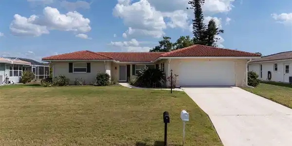 6 PINE RIDGE WAY