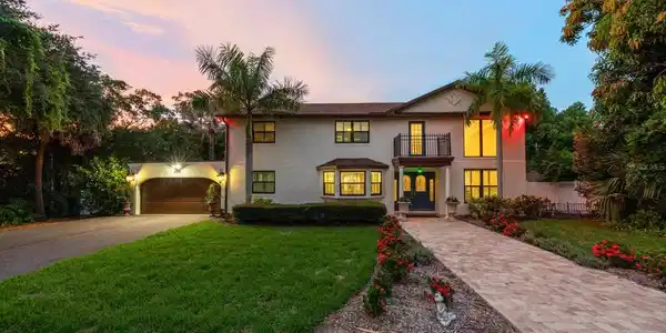 3005 SUNSET DRIVE