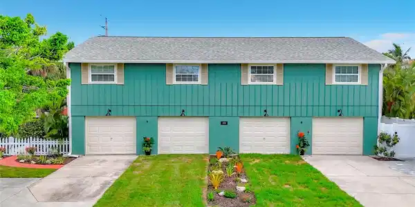 202 PEACOCK LANE