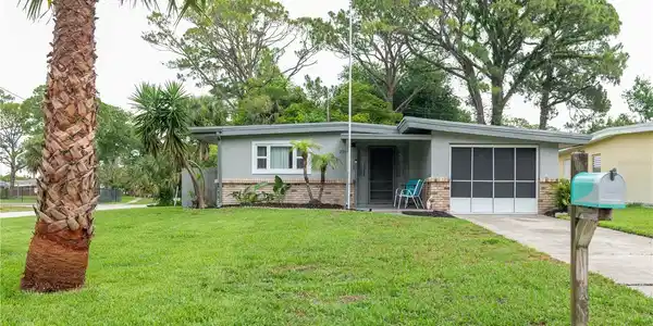 2215 GARFIELD DRIVE