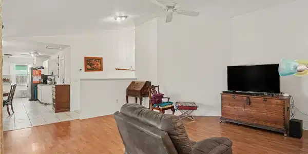 Image 4 Image 4