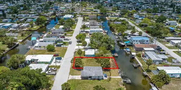 6837 SANDERLING LANE
