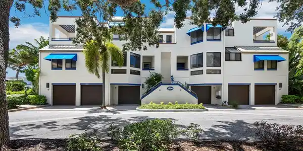1906 HARBOURSIDE DRIVE