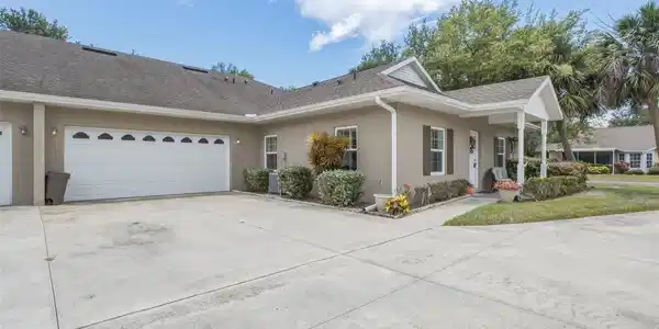 1537 RED OAK LANE