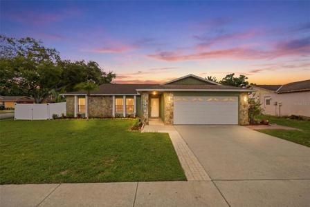 102 PEACOCK CIRCLE