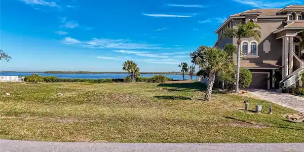 Lot 46 HARBORPOINTE DR.