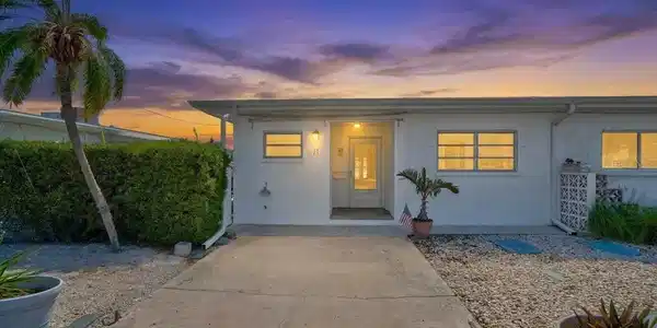 17 SEASIDE COURT
