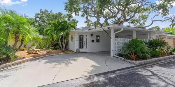 1229 MOONMIST CIRCLE