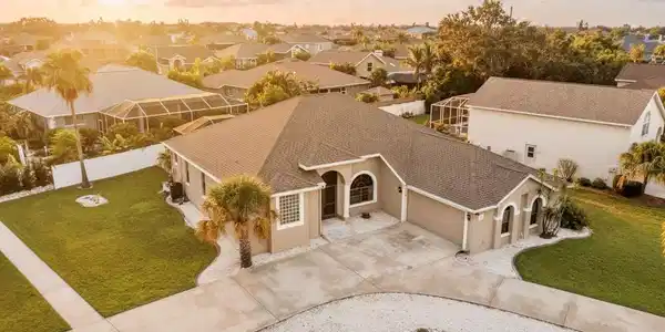 821 GREENVIEW DR