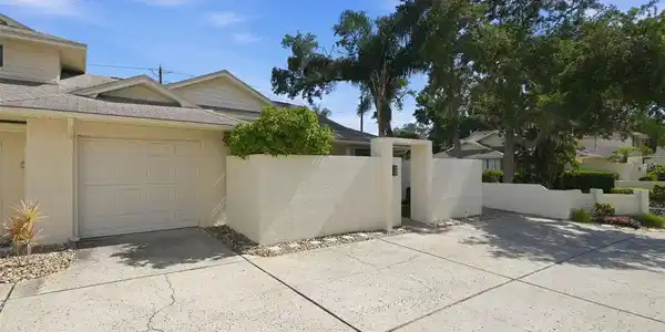 124 COLONY SOUTH DRIVE