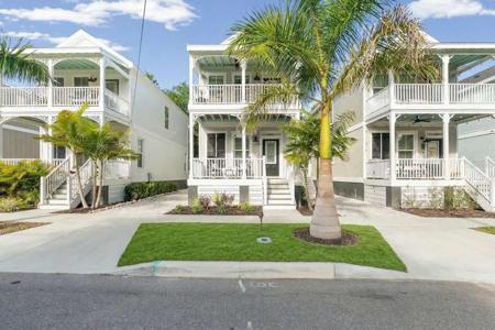 324 6TH STREET E