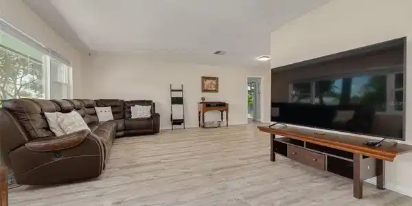 Image 4 Image 4