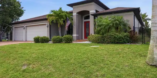 9404 SPRING CIRCLE