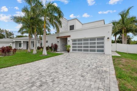 811 30TH COURT E