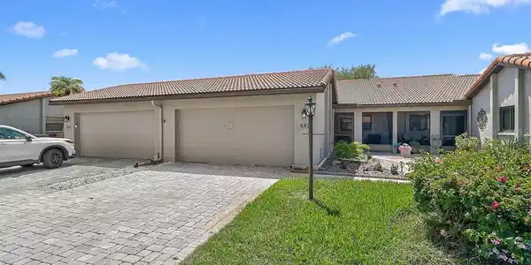 892 COUNTRY CLUB CIRCLE