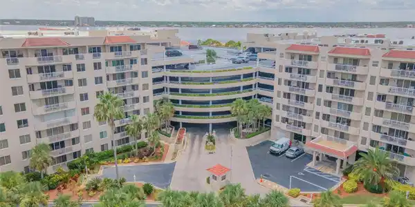 3 OCEANS BOULEVARD W