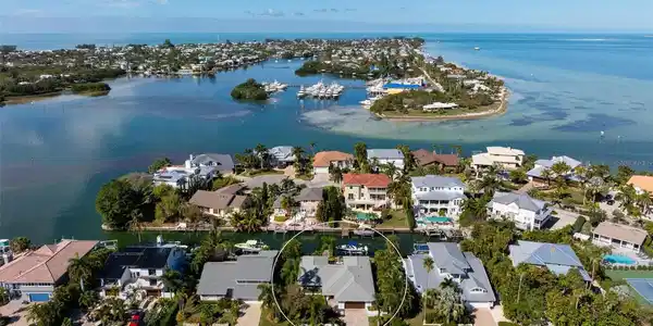 607 NORTH POINT DRIVE