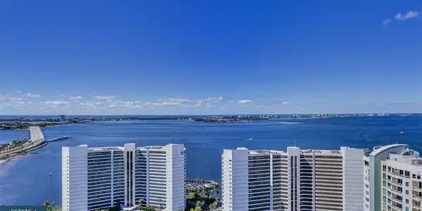 555 QUAY COMMON
