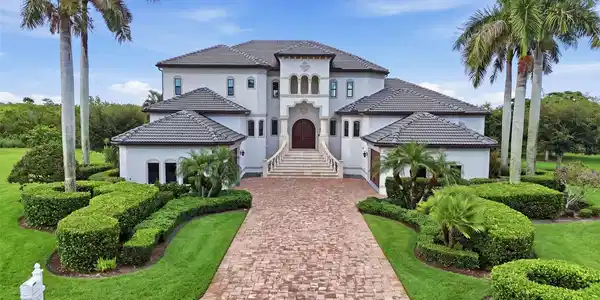 4790 HARBOR POINT COURT