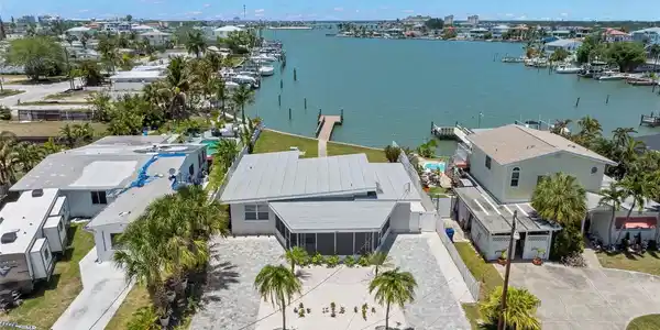708 SUNSET COVE