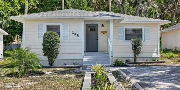 246 WILLOW PLACE