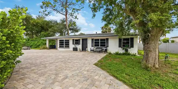 1909 BUCCANEER DRIVE
