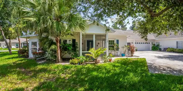 1470 RED OAK LANE
