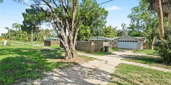 805 W COLLEGE AVENUE