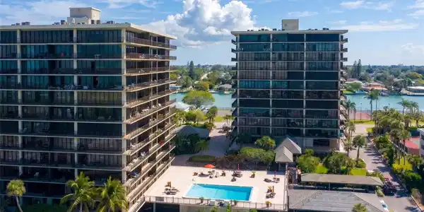 7600 BAYSHORE DRIVE