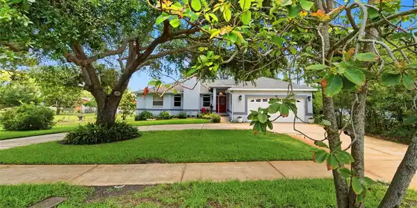 30 GLADES AVENUE