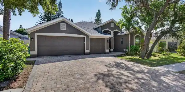 1809 LONGVIEW LANE