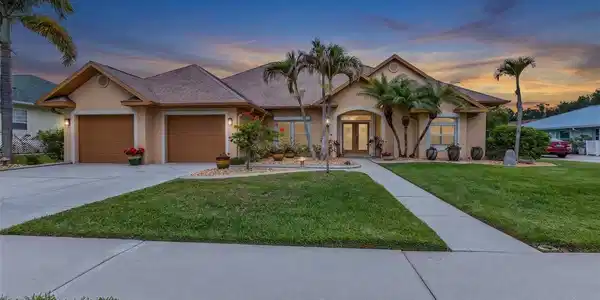 1047 HARBOUR DRAKE DRIVE