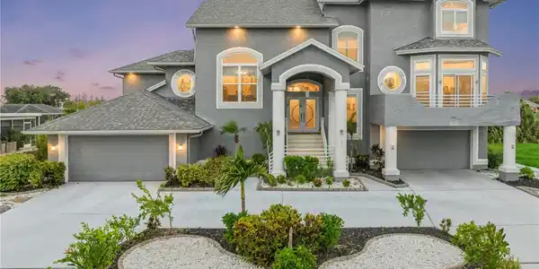 807 CHIPAWAY DRIVE