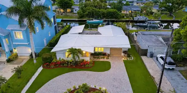 720 IXORA AVENUE