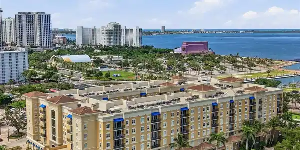 1064 N TAMIAMI TRAIL