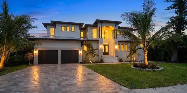 626 BUTTONWOOD DRIVE