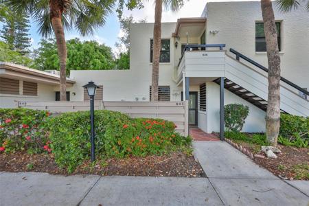 647 WOODLAWN DRIVE