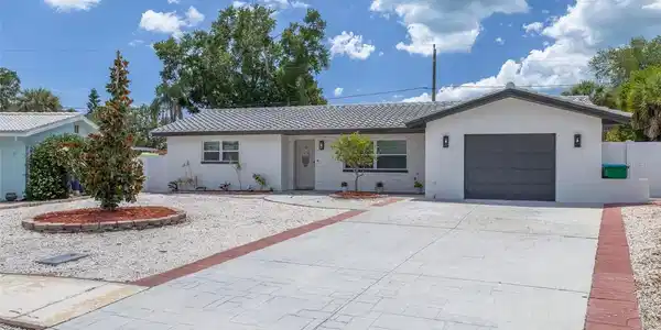 5576 WILLIAMSDALE COURT