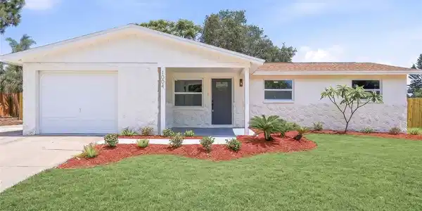 1004 IDLEBRIAR WAY