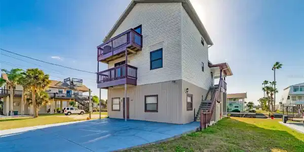 6432 DRIFTWOOD DRIVE
