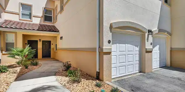200 RIVERVIEW BEND S
